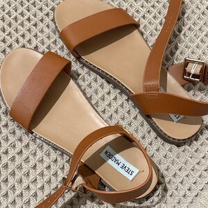 Steve Madden Brown Tan Leather Ankle-Strap Flat Sandals Size 8.5